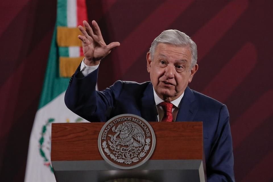 El Presidente en conferencia mañanera desde Palacio Nacional.