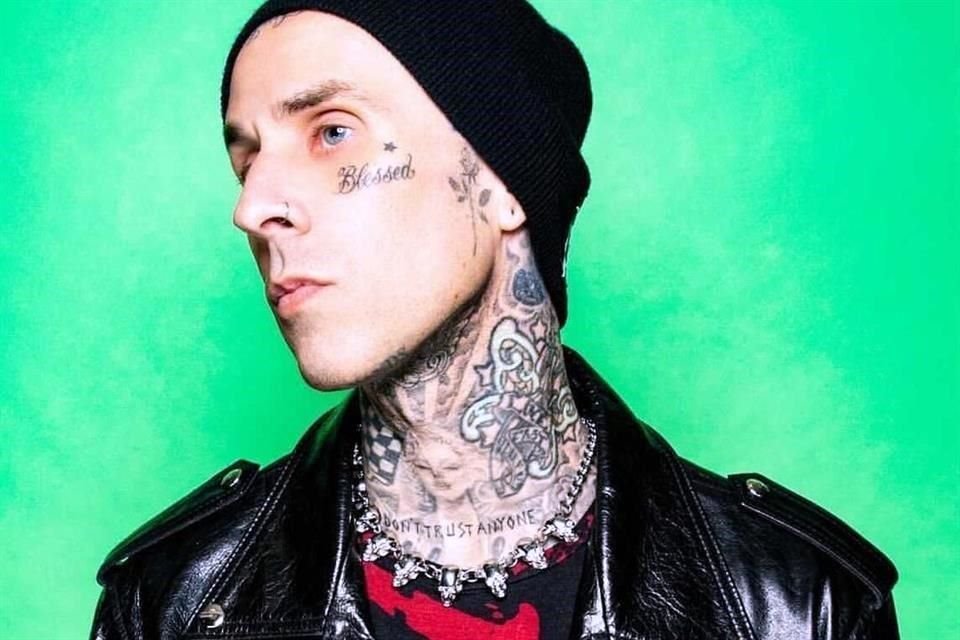 Travis Barker, integrante del grupo Blink 182, compartió que tuvo una lesión en la mano a un mes de su presentación en México.