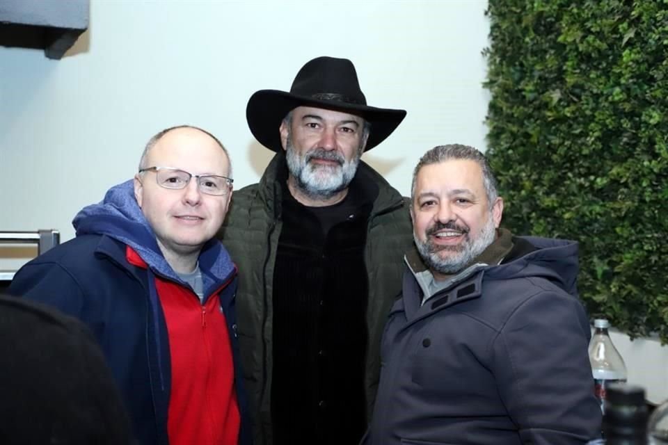 Juan Martínez, Oscar Leal y Simón Fernández