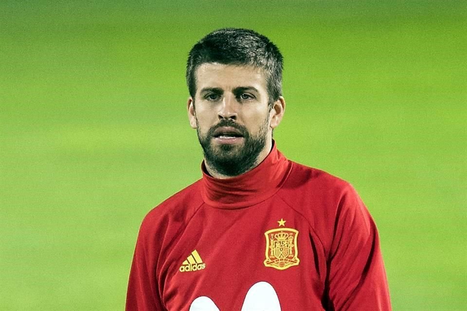 Gerard Piqué acudió a dejar a sus hijos a la casa de Shakira, pero por querer irse rápido olvidó cerrar la cajuela de su coche.