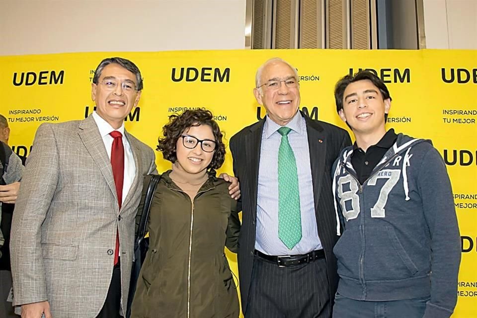 El economista mexicano compartió con alumnos y profesores de la UDEM la conferencia Sociedad y economía: el rol de los jóvenes en el futuro de México.