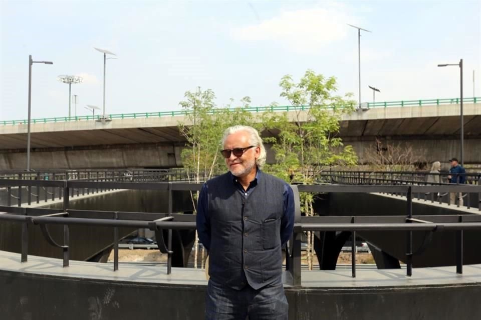 La Calzada Flotante, ponderó Orozco, es como una escultura pública, o como un espacio público diseñado para ser transitado.