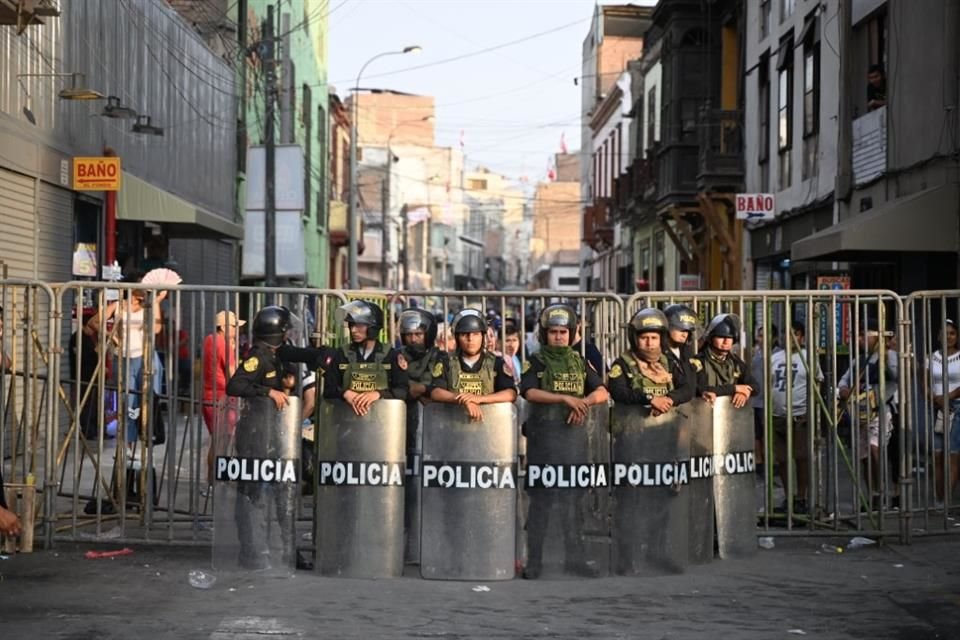 Peruanos marchan de nuevo contra la Presidenta Dina Boluarte.