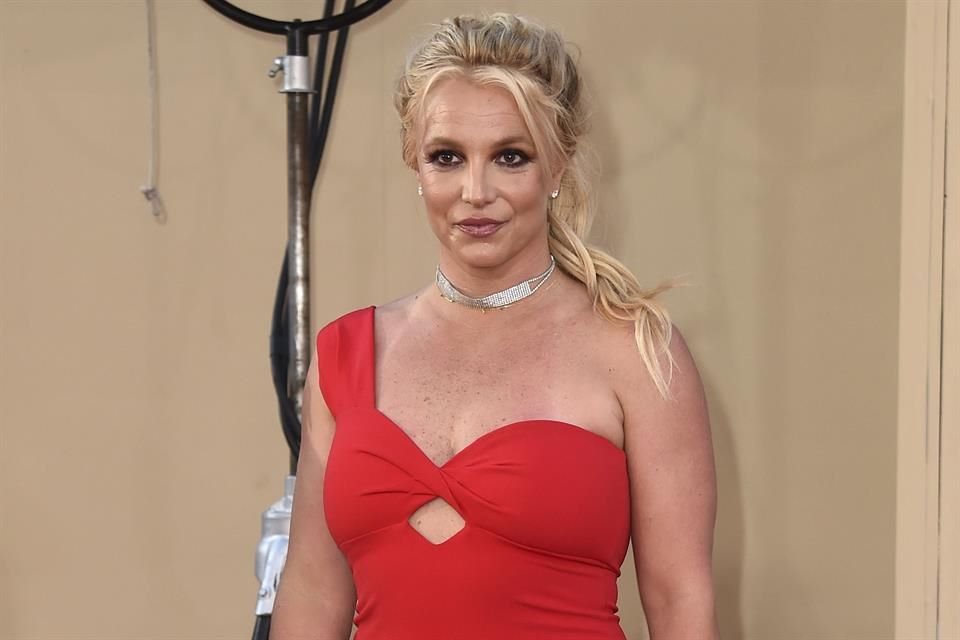 Britney Spears estalló contra quienes quieren intervenir en su vida, inventando que su estado mental es malo y que ha estado cerca de morir.