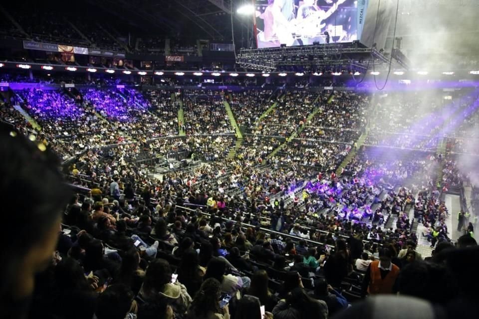 La sesión musical a cargo del dúo se realizó en la Arena Monterrey, donde los hermanos Huerta trajeron su Tour Clichés que llenó de amor a niños, jóvenes y adultos.