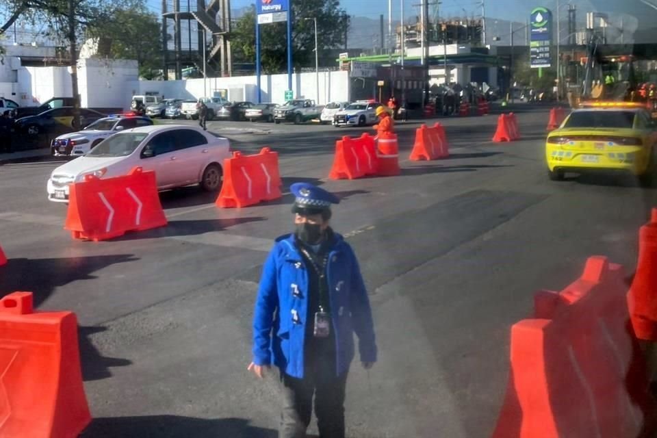 Incian cierres viales en los carriles centrales de la Avenida Prolongación Madero, poco antes de la Y Griega, por la construcción de la L6.