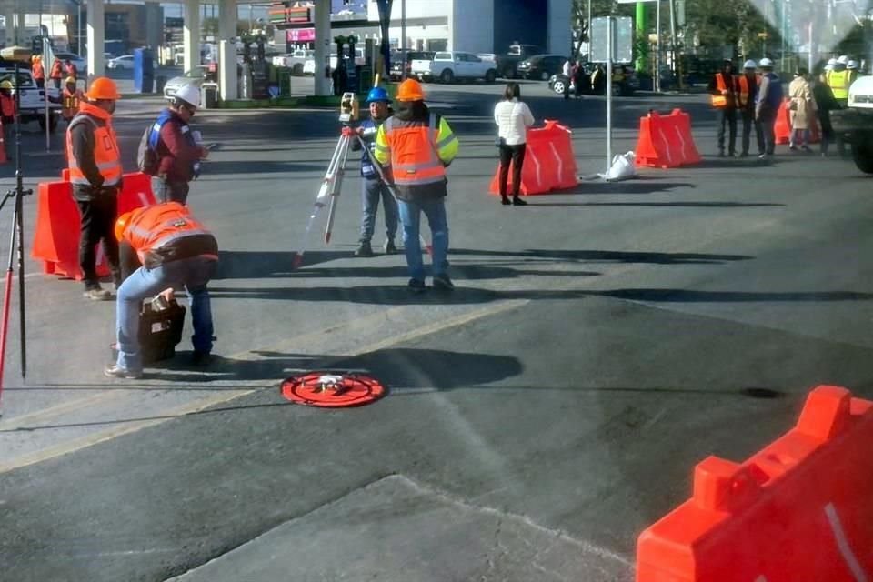 Incian cierres viales en los carriles centrales de la Avenida Prolongación Madero, poco antes de la Y Griega, por la construcción de la L6.