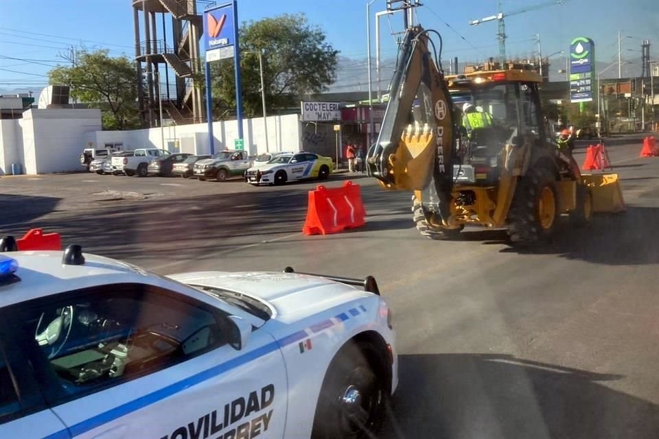 Incian cierres viales en los carriles centrales de la Avenida Prolongación Madero, poco antes de la Y Griega, por la construcción de la L6.