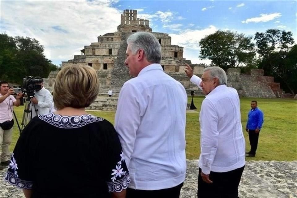 'Me honra doblemente que sea usted, infatigable luchador por sociedades más justas, que nos entrega en nombre de México, tan alta condecoración', respondió Díaz-Canel.