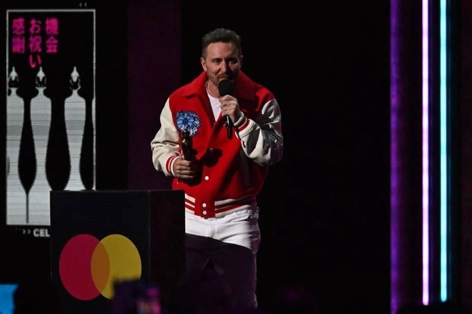 David Guetta recibió el premio como productor del año.