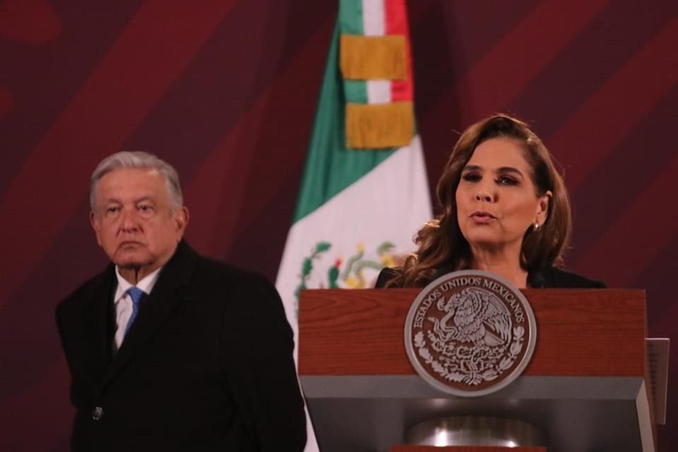 El Presidente y la Gobernadora de QR en conferencia.