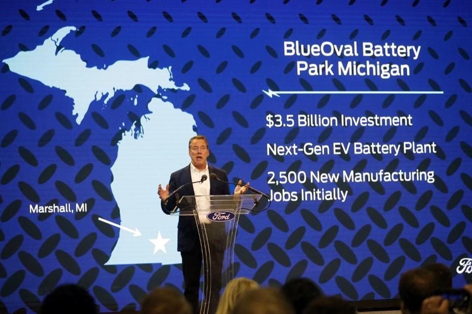 Bill Ford, presidente ejecutivo de Ford Motor, anunció la asociación con la compañía de baterías más grande del mundo, la china Contemporary Amperex Technology, para crear una planta en Marshall, Michigan.