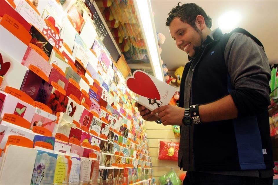 A 106 años de que se crearan las tarjetas por el Día del Amor y la Amistad, el detalle se mantiene vigente para expresarse.