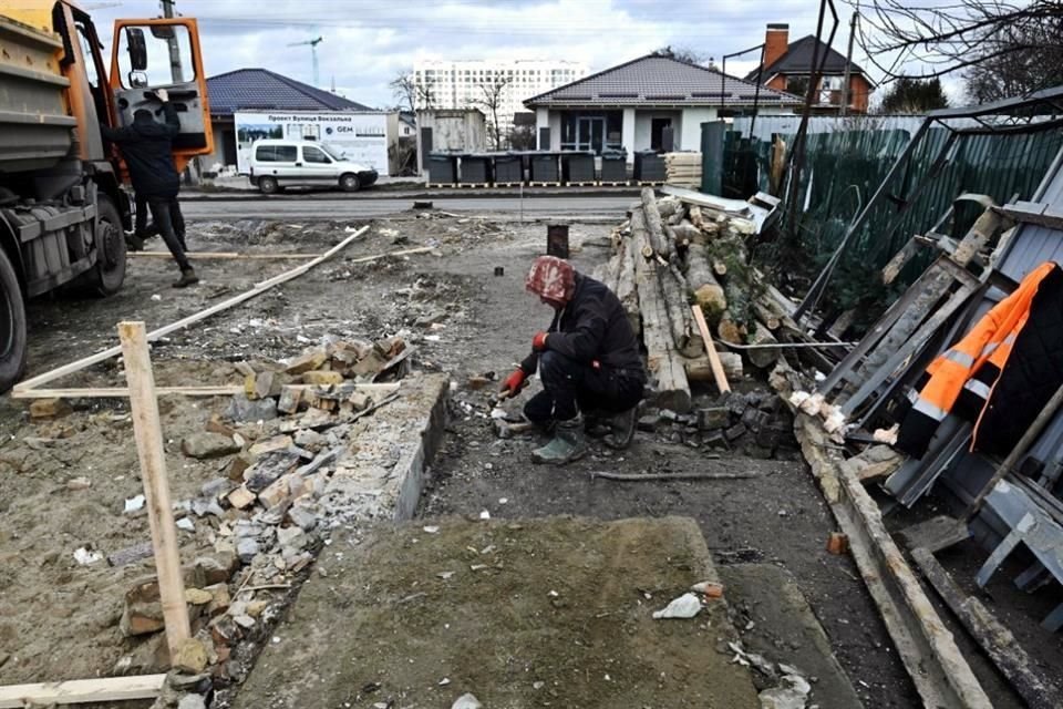 Un trabajador humanitario murió tras un ataque con un misil dirigido, lo que, según expertos, se trata de un crimen de guerra ruso.