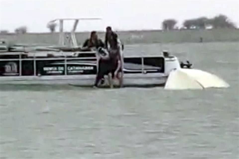 La tormenta fue captada en videos y provocó que unas 30 embarcaciones se hundieran en la Presa El Cuchillo.