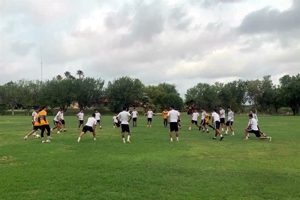 El cuerpo técnico de Miguel Herrera comenzaron a trabajar este lunes.