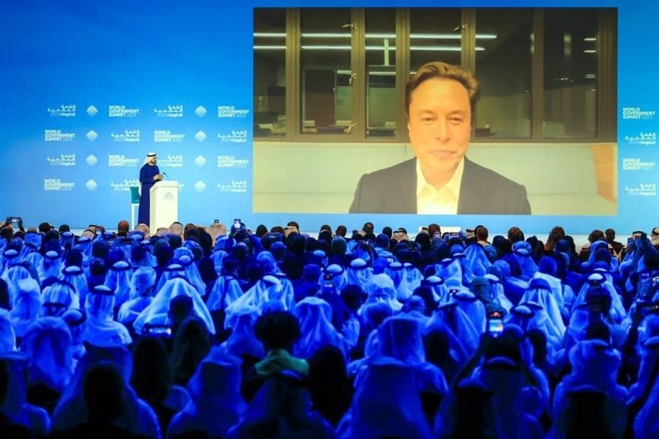 Elon Musk participó virtualmente en la Cumbre Mundial de Gobiernos en Dubái.