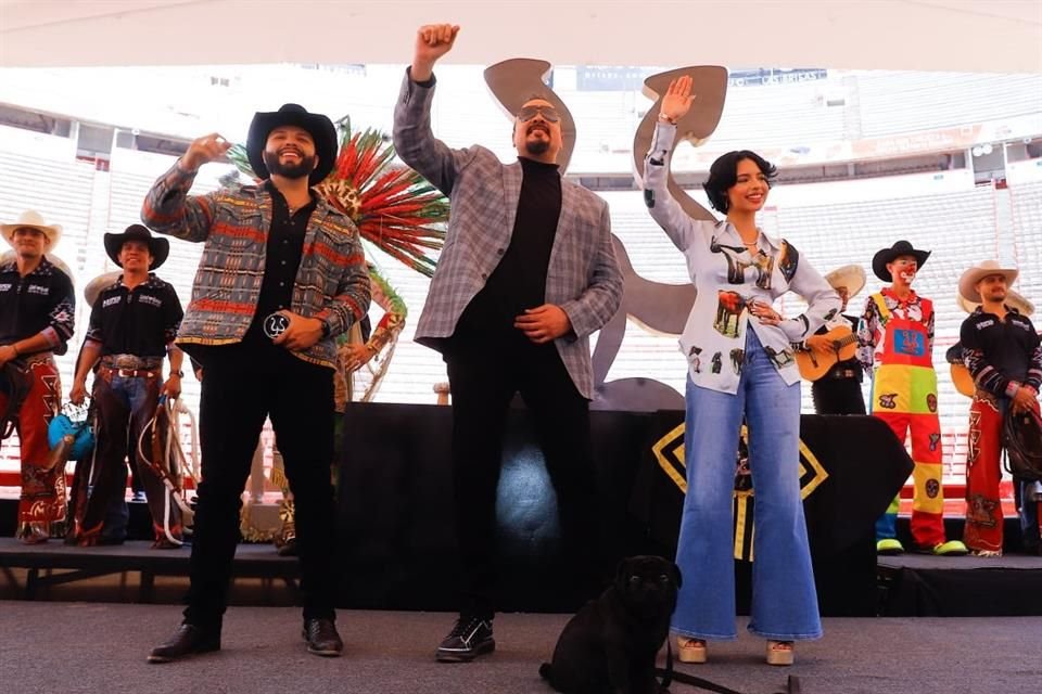 Pepe, Leonardo y Ángela Aguilar iniciarán su tour Jaripeo Sin Fronteras en el escenario de La México, su show incluye a Estados Unidos.