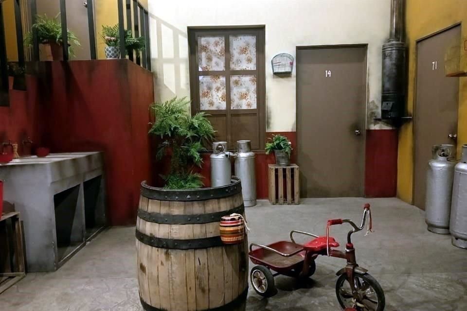 Una imagen de la clásica vecindad en donde habitaban los personajes de El Chavo del Ocho.