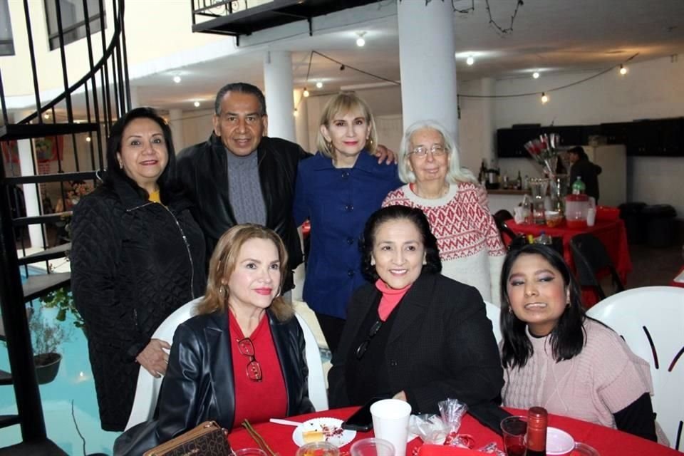 Angélica González, Luis Antonio Facundo, María de Jesús Treviño, Lidia Treviño, Ángeles Treviño, Lupita Cepeda y Priscila Cepeda