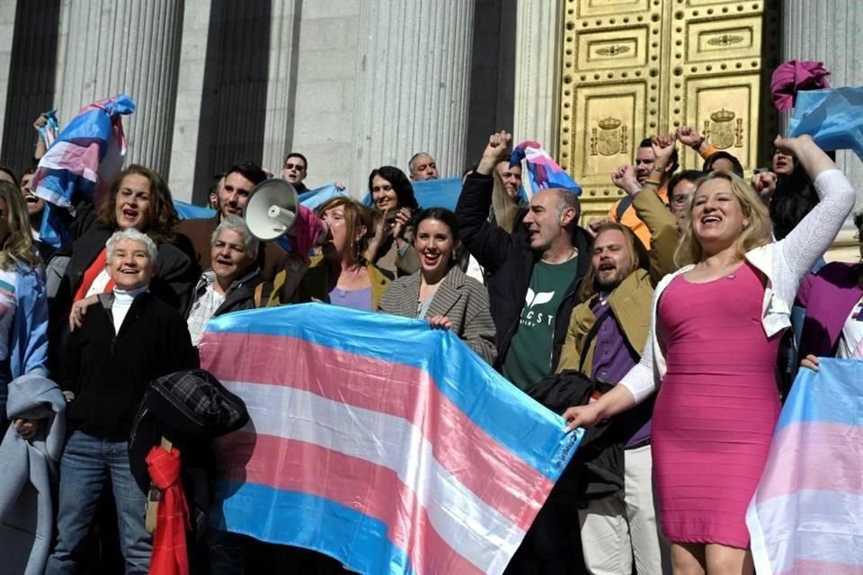 el Congreso español aprobó definitivamente este jueves una ley que autoriza la libre autodeterminación de género.