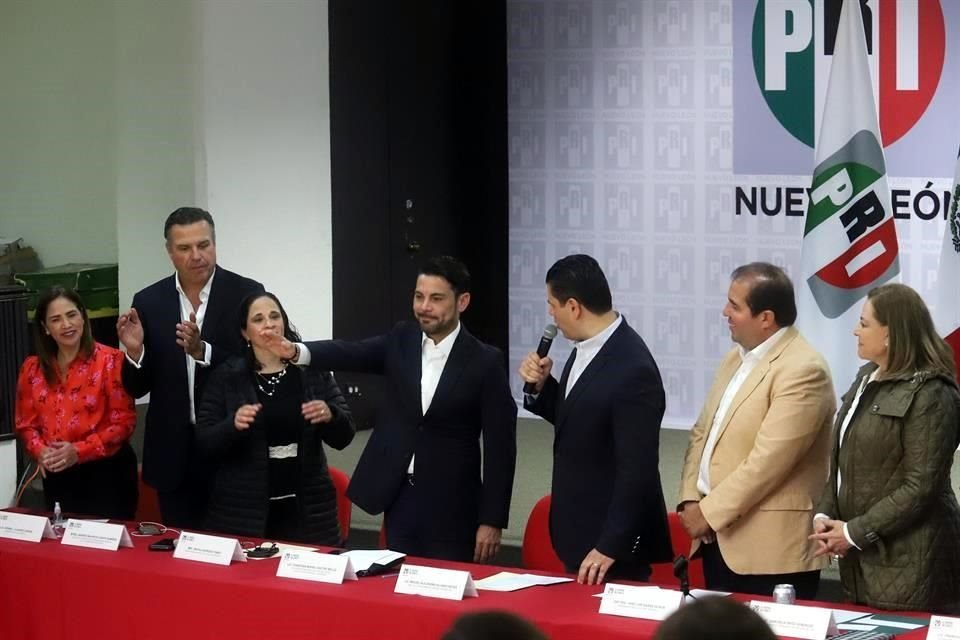 La toma de protesta de Christian Castro Bello se realizó en el Auditorio Lázaro Cárdenas del PRI.