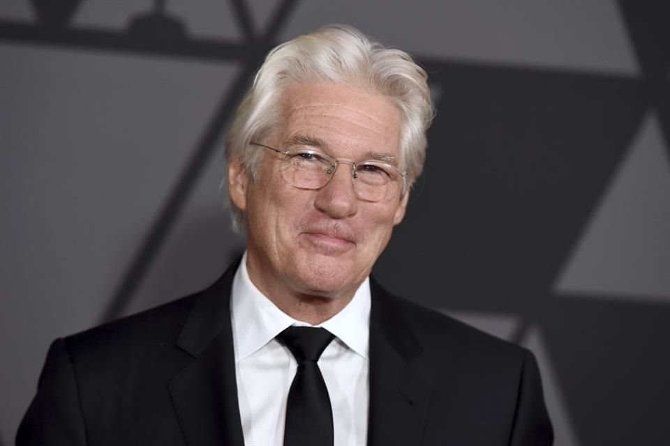 El actor Richard Gere estaba de vacaciones con su familia en México cuando fue hospitalizado por neumonía; se encuentra en recuperación.