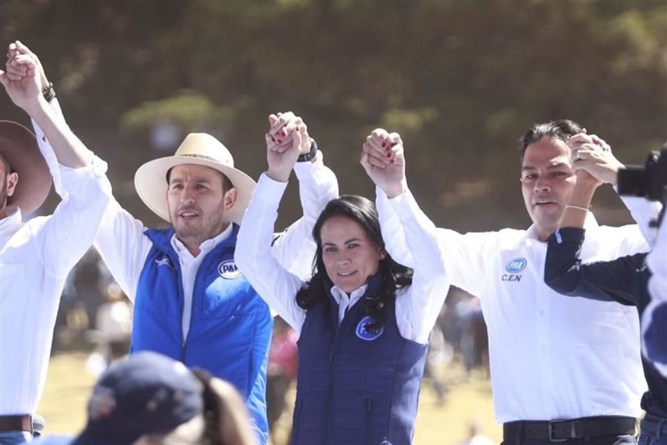En su mensaje, Marko Cortés, dirigente nacional de Partido Acción Nacional, agradeció al panista Enrique Vargas del Villar por pedir el apoyo para Alejandra del Moral y no para él.