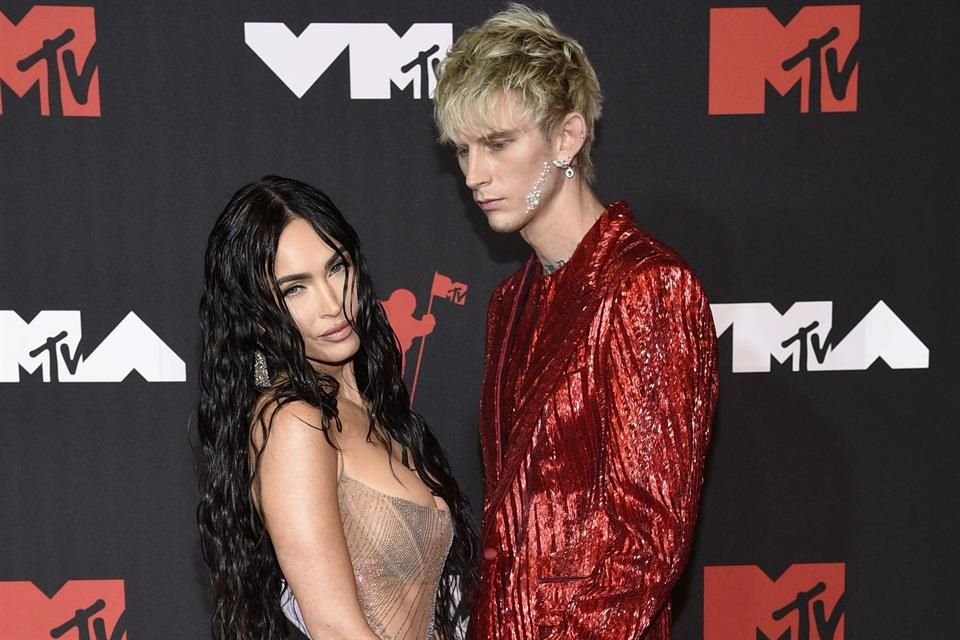 Megan Fox reapareció en redes sociales para negar que su relación con Machine Gun Kelly fue afectada por terceras personas.