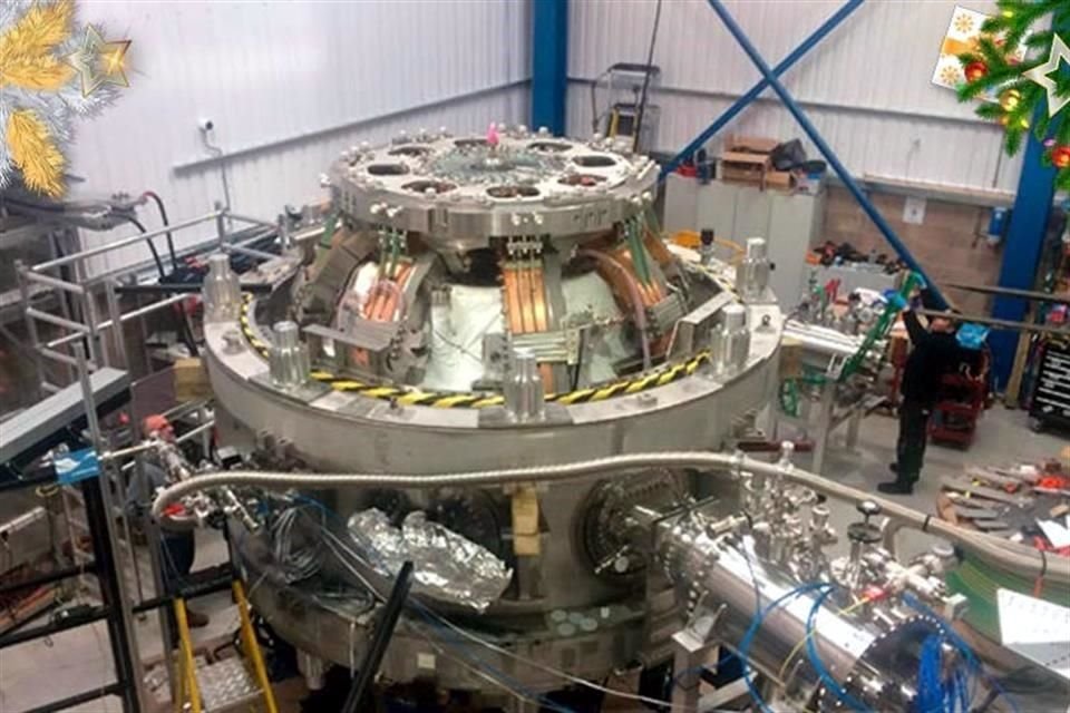 El uso de imanes superconductores en los reactores tokamak, como el que está desarrollando Tokamak Energy, es necesario para concentrar y aislar el plasma de modo que pueda alcanzar las increíbles temperaturas necesarias para la fusión nuclear. 