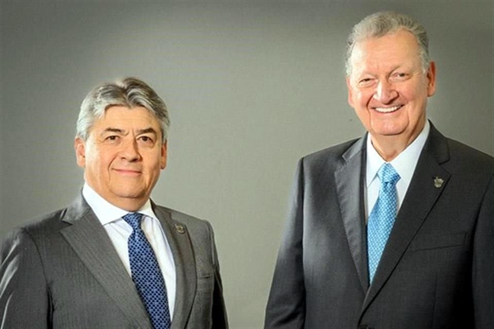 El Tec de Monterrey dio a conocer que Ricardo Saldívar (der.) es el nuevo presidente del Consejo, en lugar de José Antonio Fernández.