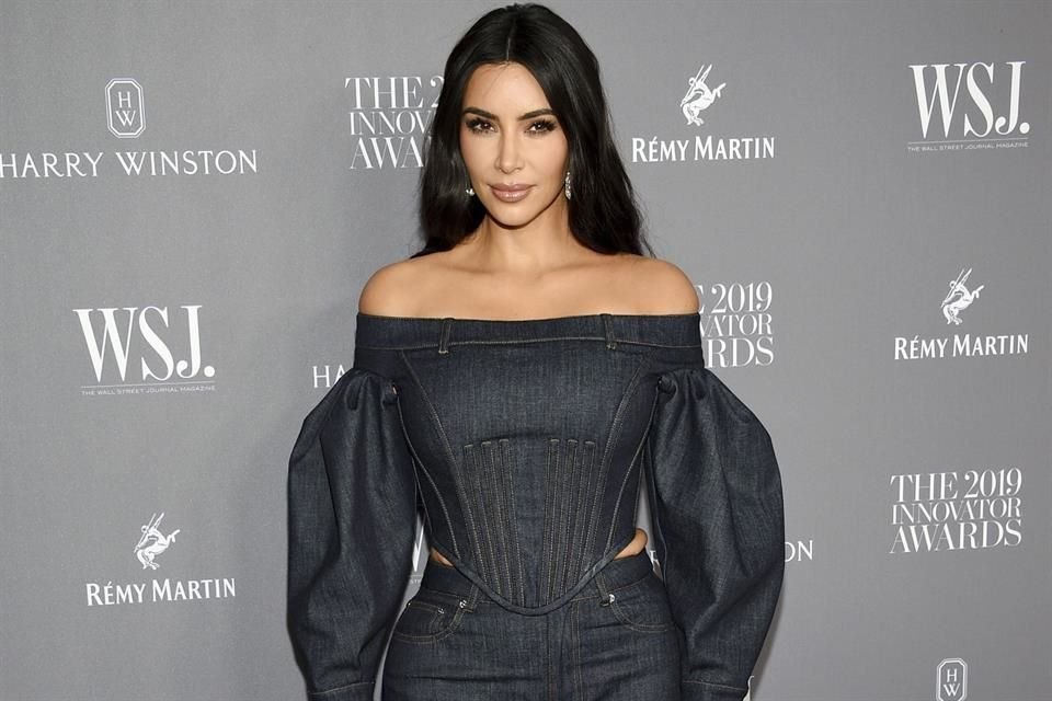 Kim Kardashian fue la invitada estrella de Dolce & Gabbana para una colección que reinterpreta los diseños de las décadas de los 90 y 2000.