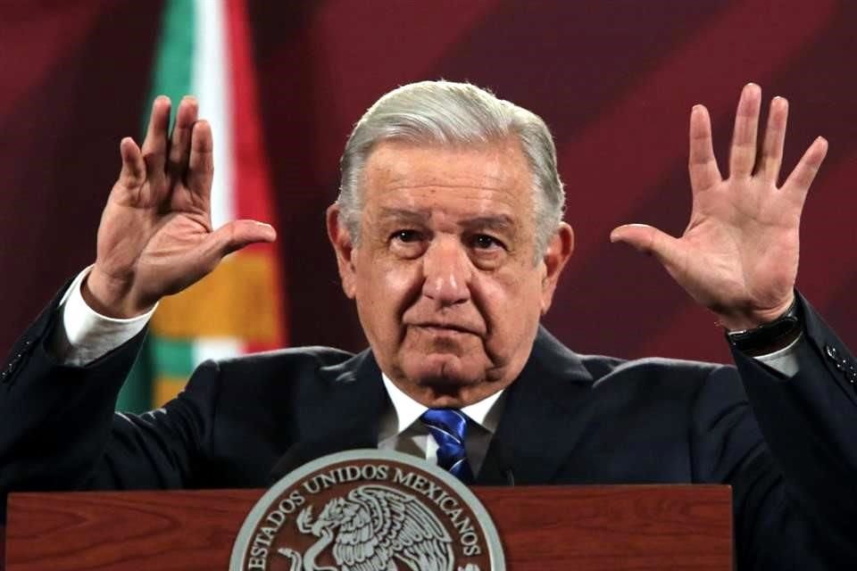 La revista The Atlantic advirtió que AMLO conduce a México hacia una deriva autoritaria.