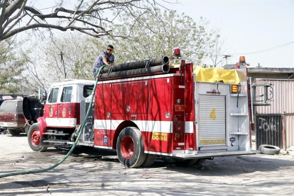 El incendio se registró en un punto cercano a la brecha Antiguo Camino Real, que se localiza a la altura de las colonias 18 de Octubre, en Escobedo, y Periodistas de México, en Monterrey.<br>