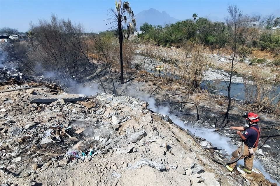 La Secretaría del Medio Ambiente sostuvo ayer que la atribución para limpiar el cauce es federal y que sólo pueden operar dentro de los límites estatales.