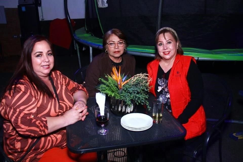 Deyanrira Villarreal, Sonia Cavazos y Myrna Morales