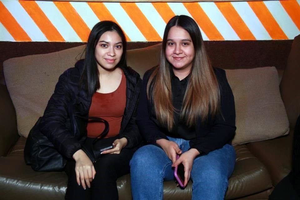Annie Bautista y Daniela Castillo