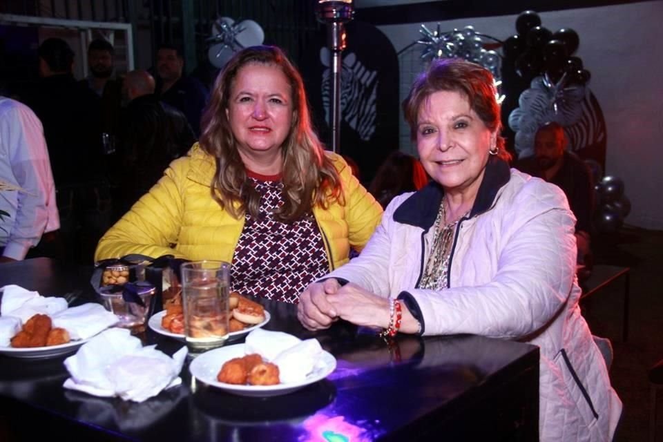 Claudia Marroquin y Arlina Marroquin