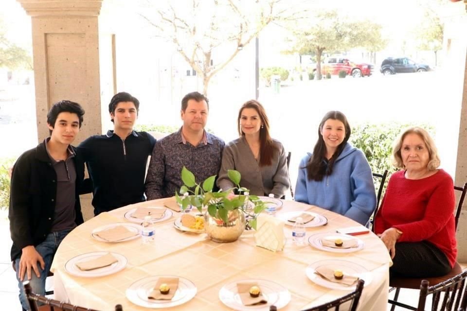 Fernando Cárdenas, Rolando Cárdenas, Erika González, Fabiana Cárdenas y Ofelia Tamez