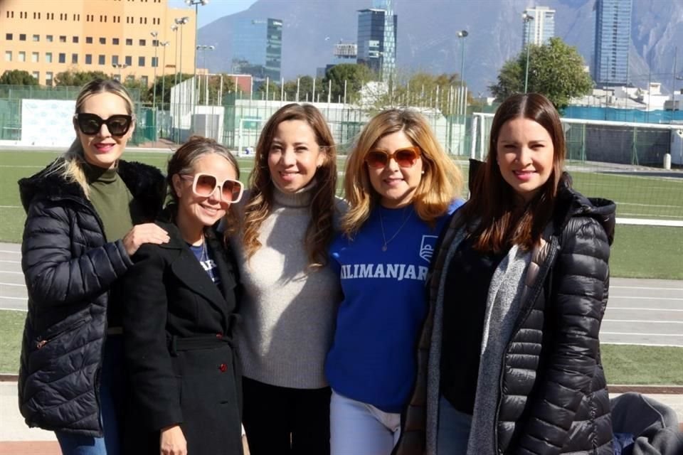 Sally Acuña, Nancy Reyes, Ivonne Barjas, Miriam Chavarría y Aleyda Sepúlveda