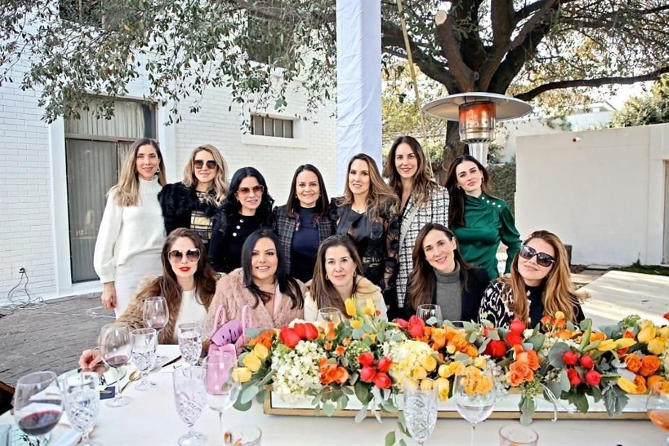 Ale Vidal, Sandra Fernández, Mimis Villarreal, Paola Prieto, Lorena de la Garza, Goretti Wong, Mónica Siller, Carmen Consuelo Valdez, Caty Sandoval, Érika Hernández, Lucía Salazar y Lily Pierce