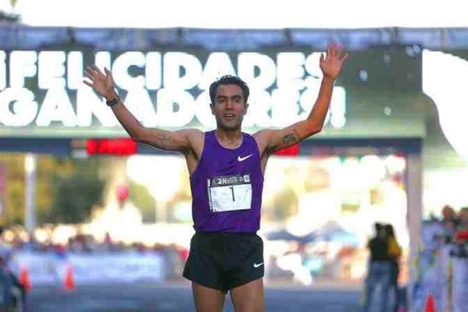 Juan Luis Barrios consiguió el triunfo en el Medio Maratón tapatío en 2015 y 2016.