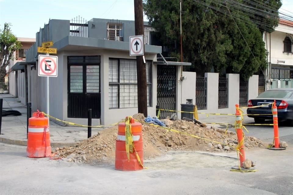El hundimiento se registró en el cruce de las calles Antonio Machado y Unión.