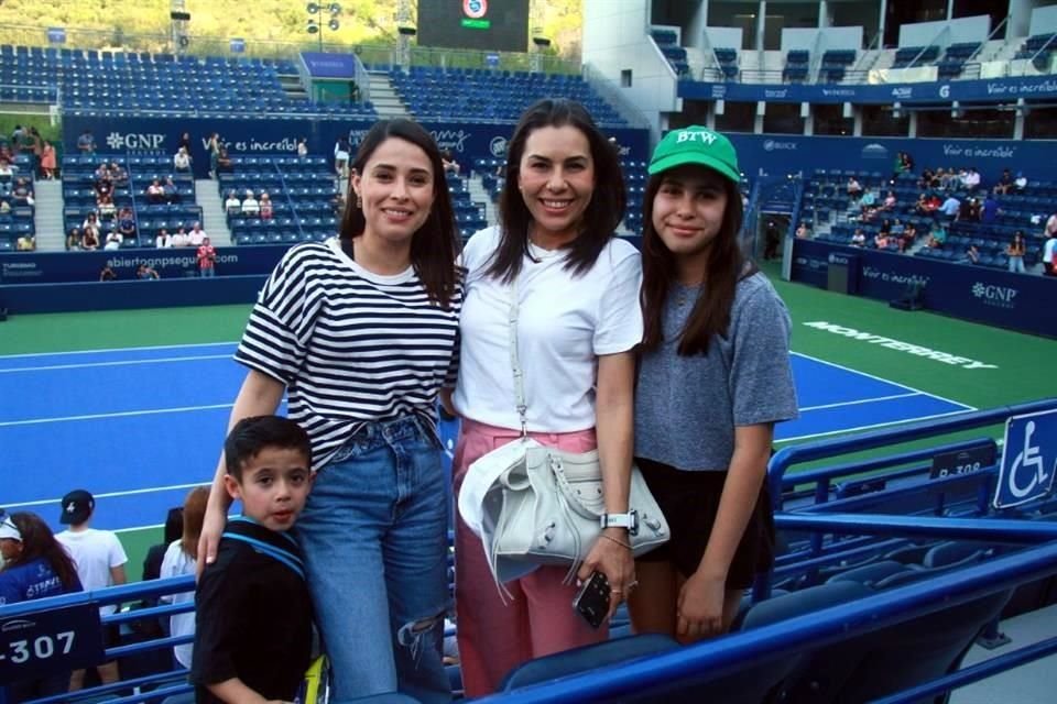 André Fernández, Paulina Andrade, Susana Treviño y Victoria del Bosque