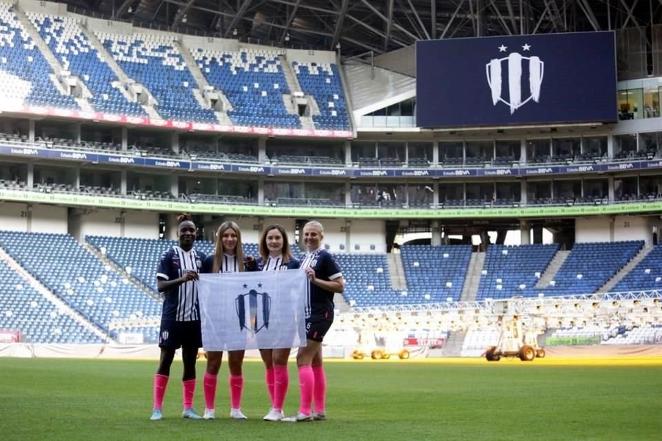 Así fue a presentación de las nuevas jugadoras de Rayadas, en el BBVA.