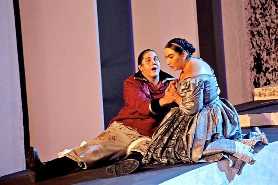 La soprano Valeria Vázquez como Anita y el tenor Salvador Villanueva personificando a Gastón cautivaron al público por sus interpretaciones.