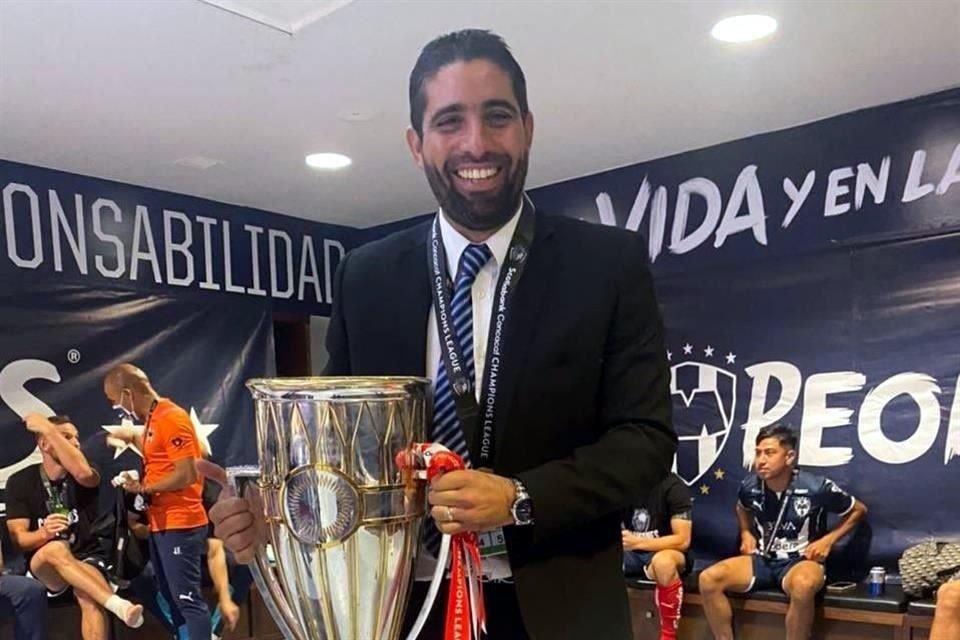 Carlos Vela fungió como director deportivo del primer equipo de Rayados.