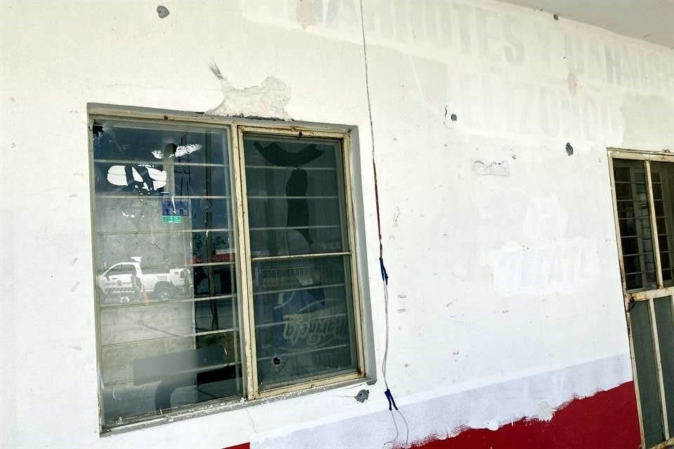 Los impactos de bala dejaron huella en inmuebles aledaños al lugar del enfrentamiento, en la Carretera a Reynosa.