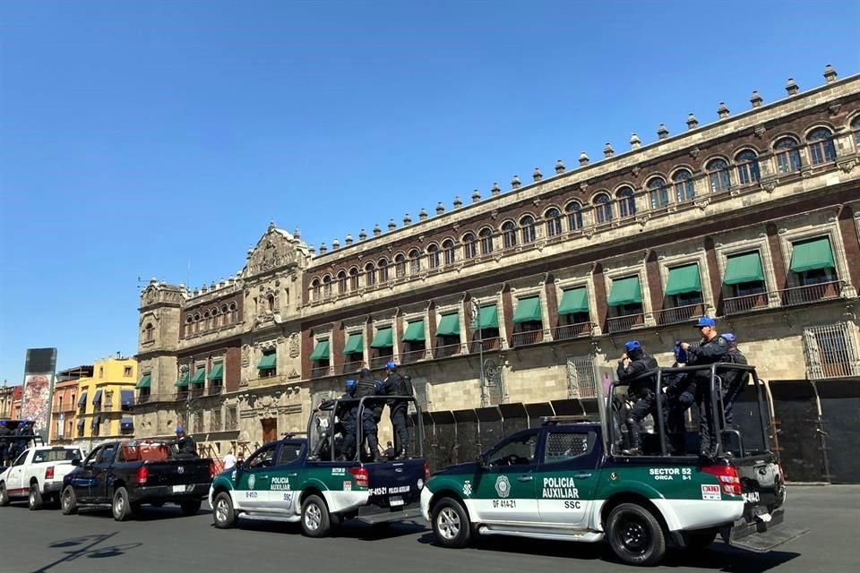 El edificio fue resguardado con bloques metálicos.