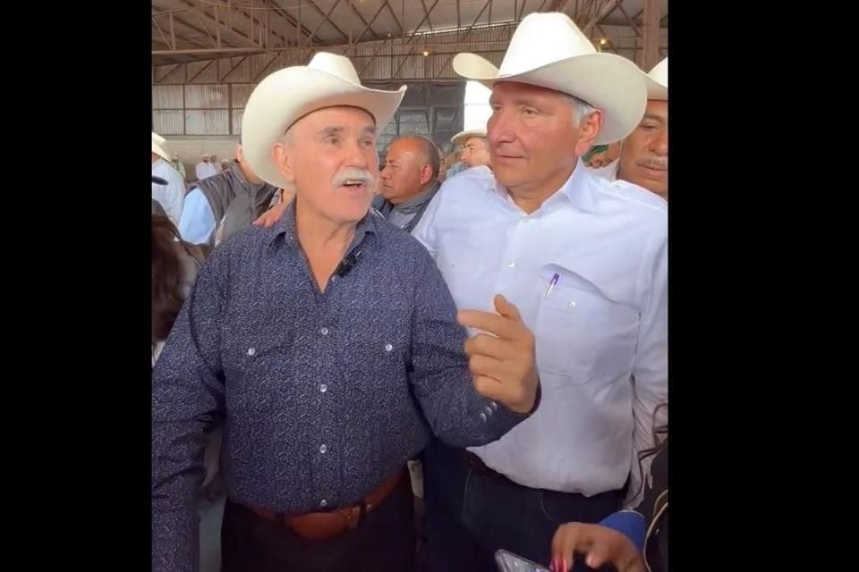 Adán Augusto López se reunió con ganaderos del Valle del Yaqui, en Ciudad Obregón, Sonora.